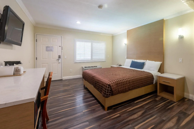 Hollywood City Inn