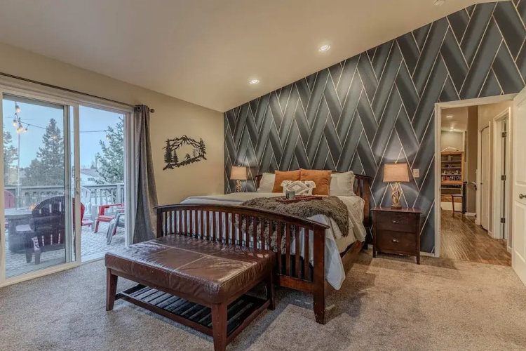 Hot Tub Pool Table Deck With Pilot Butte Views