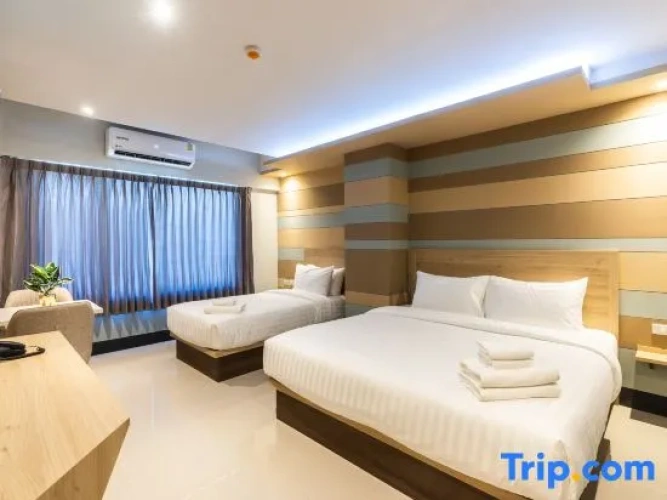 Standard Triple room