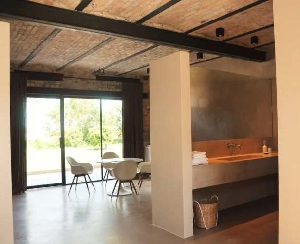 Family Studio with garden view