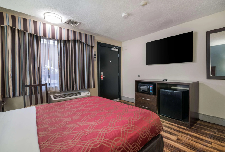 Howard Johnson by Wyndham Malden Boston Area
