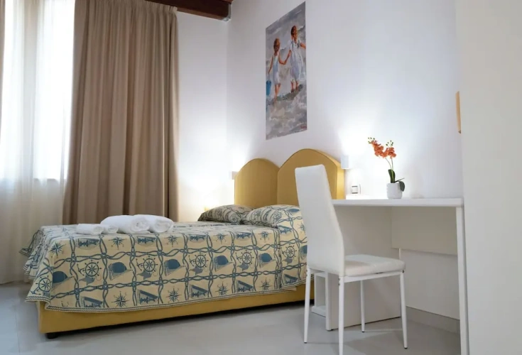 6 Bedrooms Bed in Dorm