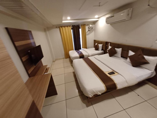 Standard Triple room