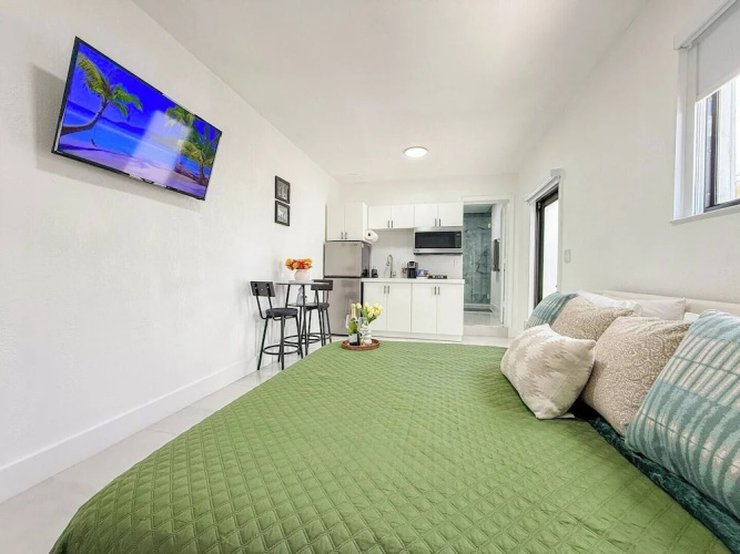 Luxury Suite Studio With Kitchen Spa Shower - Miramar, FL