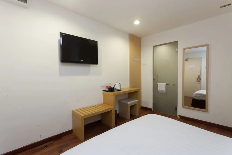 ZEN Rooms Opposite YMCA