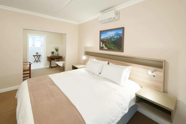 1 Bedroom Luxury Suite with pool view