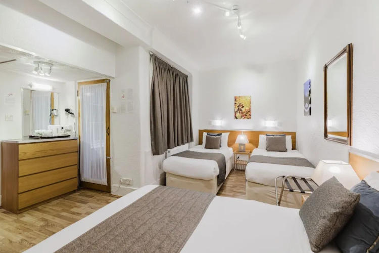 Falcon Hotel