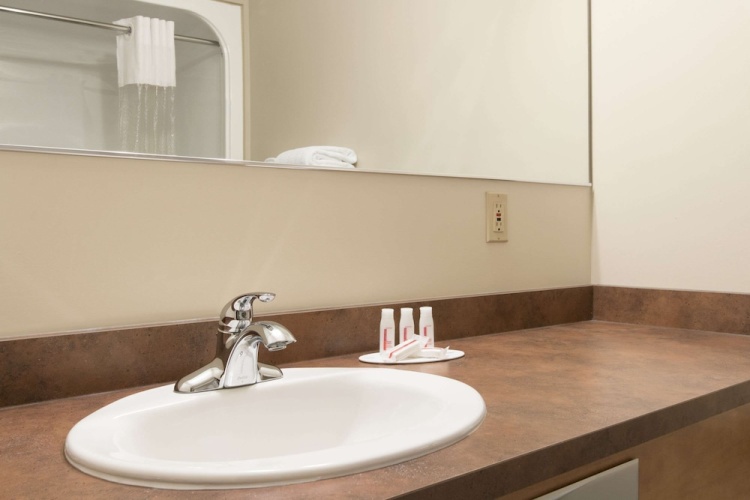 Days Inn & Suites by Wyndham Thunder Bay photo 10
