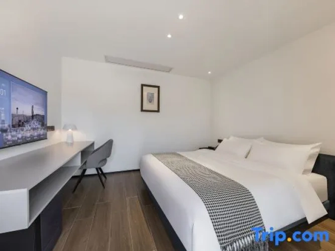 Suite with mountain view