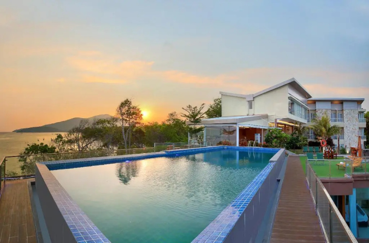Royal Ocean View Beach Resort