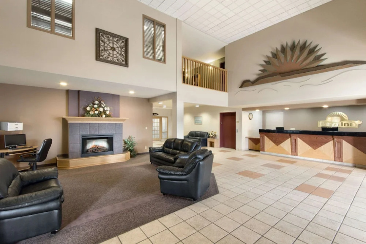 Days Inn & Suites - Thunder Bay