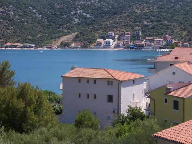 Apartment with sea view