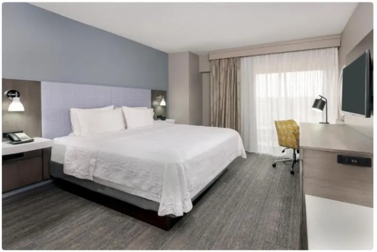 Mobility/​Hearing Access Double room