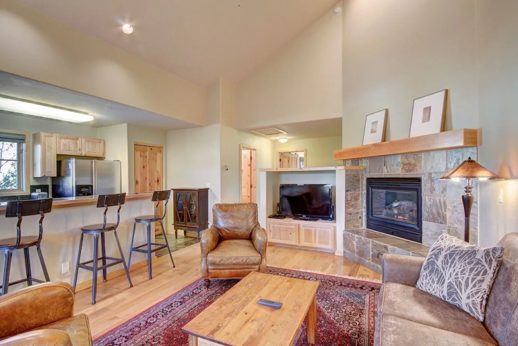 Twin Elk Lodge D16 3 Bedroom Condo by Redawning
