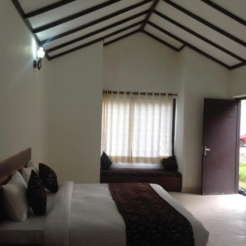 Corbett Rattan Elwood Resort