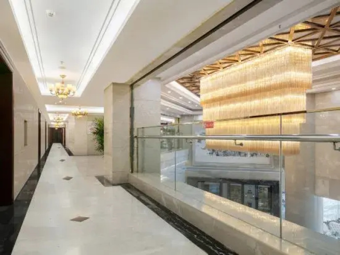 Luoshan Junfu Hotel