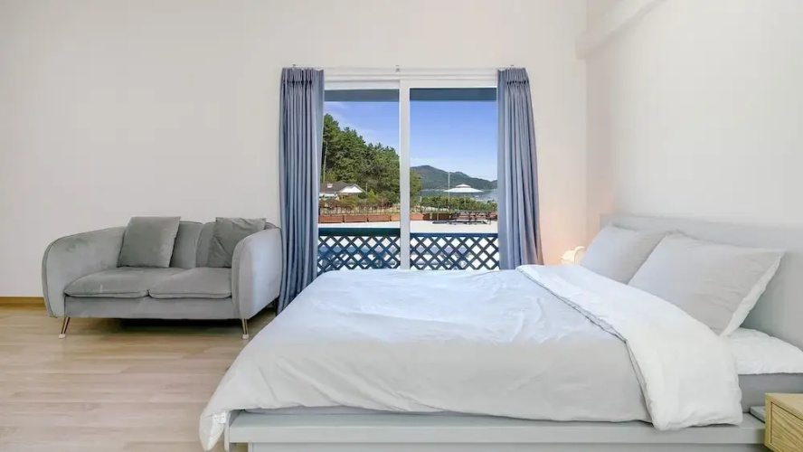 Namhae Seven House
