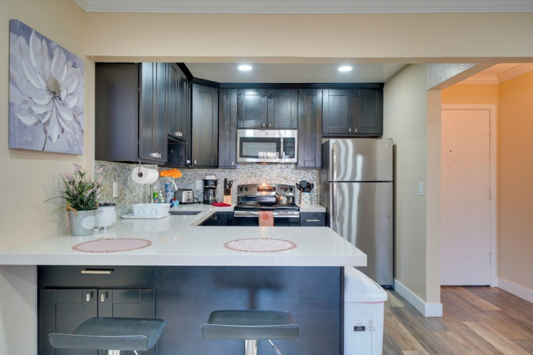 Sip, Golf & Explore: Pleasanton Retreat!