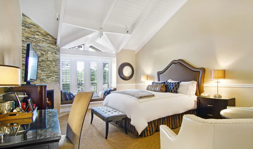 Carriage House Inn
