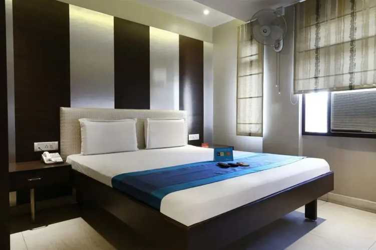 FabHotel Majestic Bus Stand
