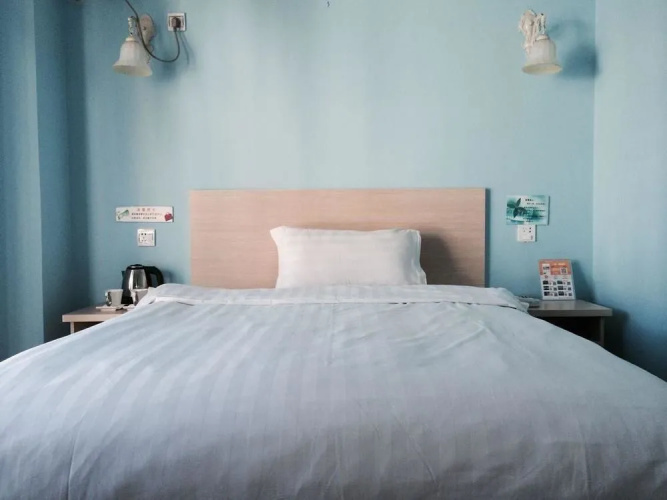8090 Sea View Room
