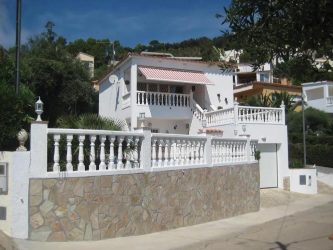 3 Bedrooms Villa