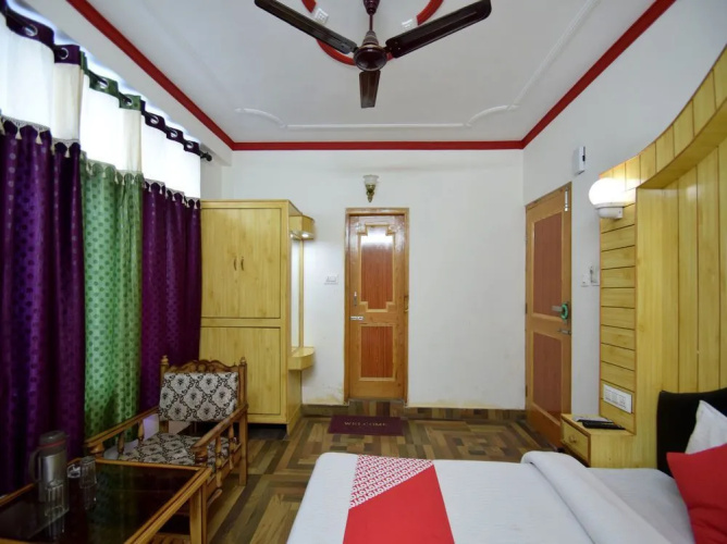 OYO 11733 Hotel Sunlight
