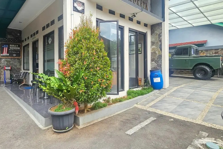 Wisma Brata Mitra Reddoorz - Sukabumi