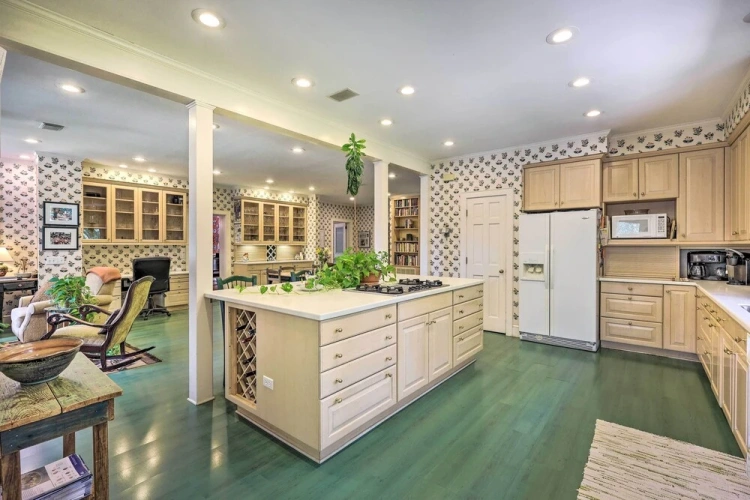 4 Bedrooms Cottage