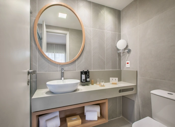 The INNSiDE Twin room with city view