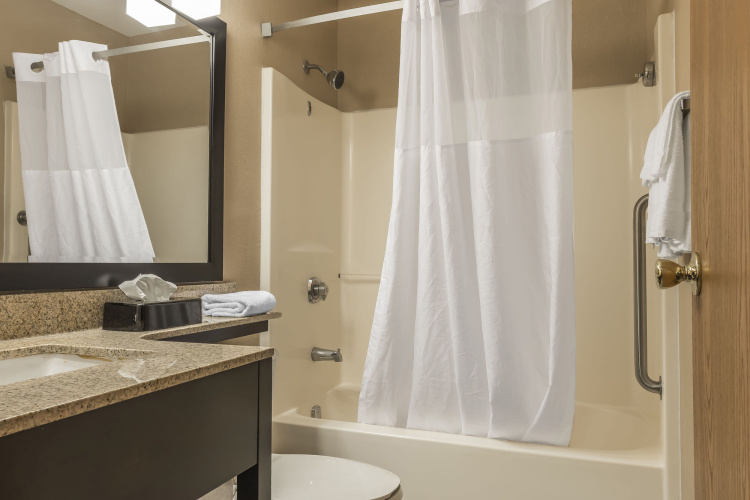 Quality Inn & Suites Pittsburgh Harmarville