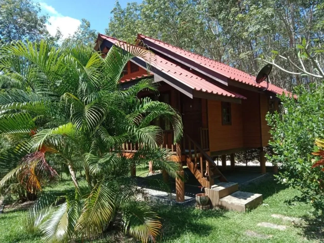 Bungalow with garden view