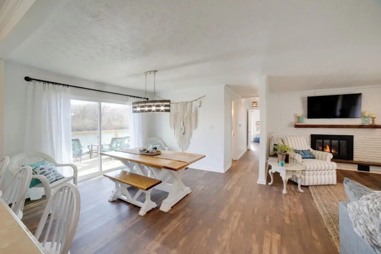 Charming Riverfront Retreat in Monticello!