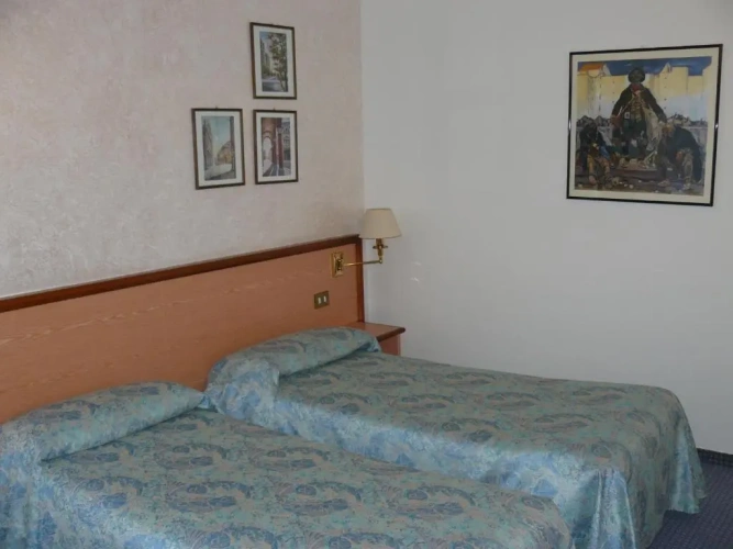 Standard Triple room