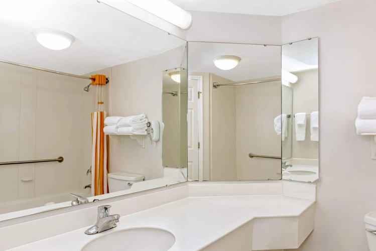 La Quinta Inn & Suites Orlando I Drive/Conv Center photo 10