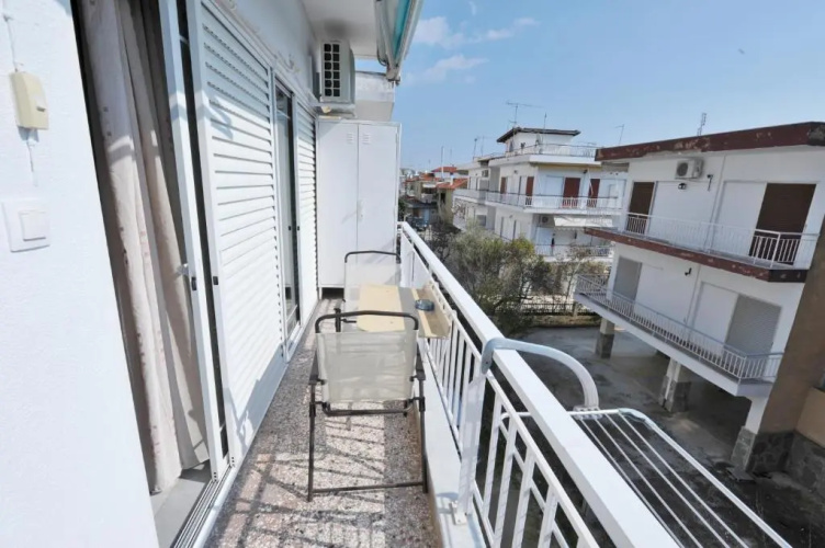 Themis 40 steps from beach