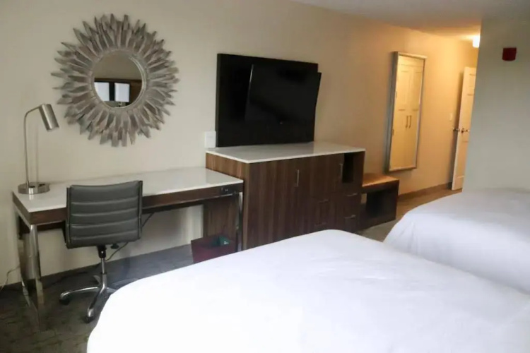 Pullman Plaza Hotel