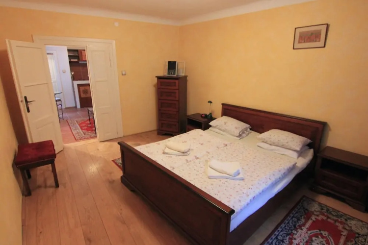 1 Bed Flat - Sleeps 3 - Courtyard - Wifi