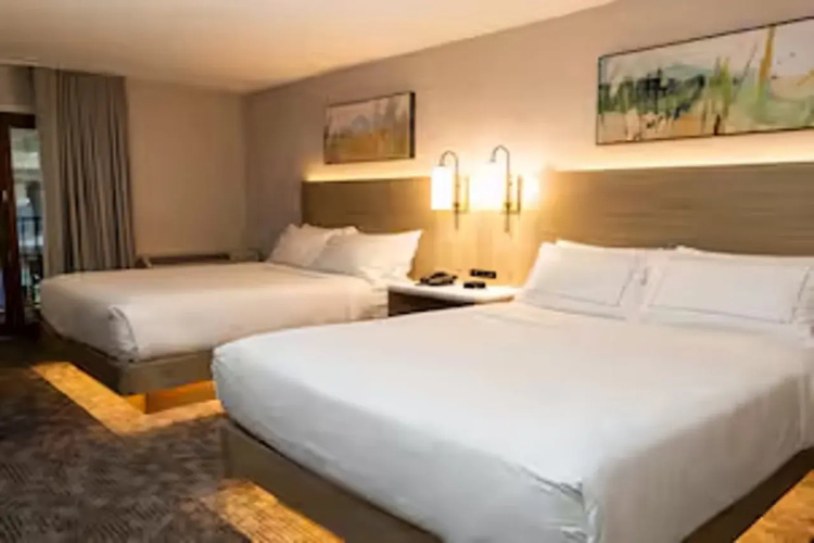 DoubleTree by Hilton Austin, MN