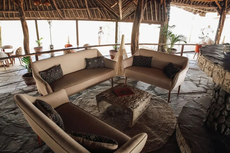 Lions Bluff Lodge