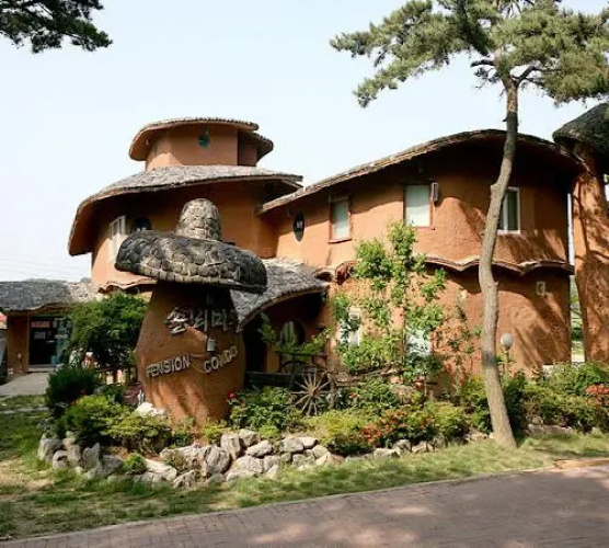 Mongsanpo Solmoimaeul Pension