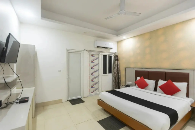 Hotel Noida Suites by Capital O