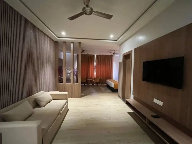 Hotel Three Seasons