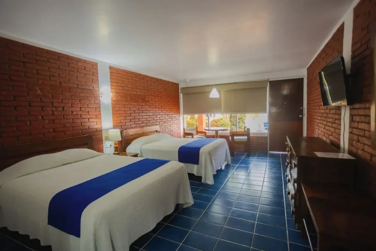 Standard Quadruple room with courtyard view