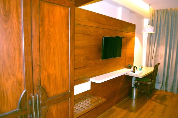 Grand room