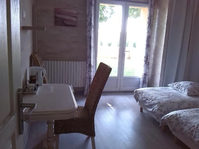 Standard Twin room with garden view