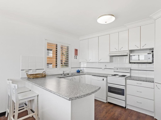 3 Bedrooms Apartment