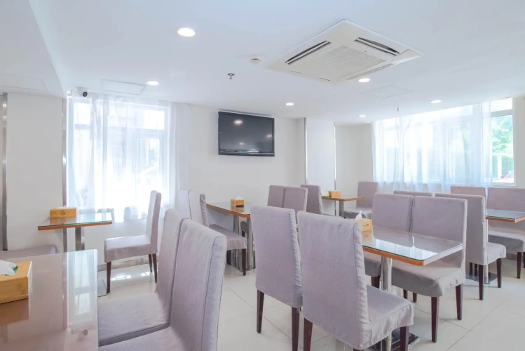 Standard Double room with street view