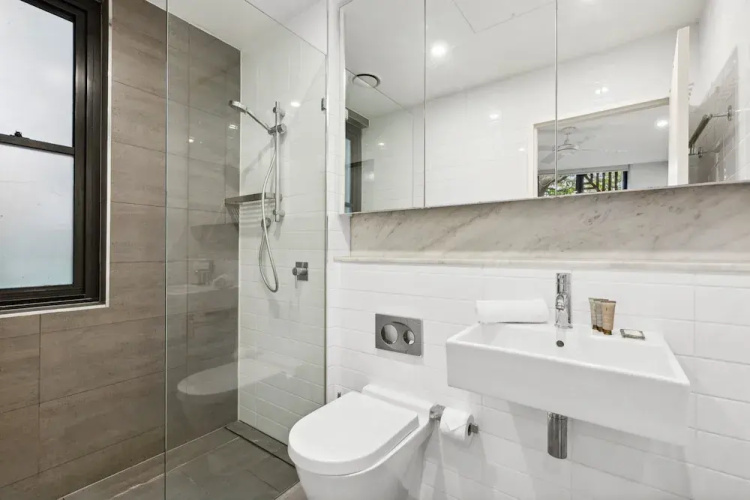 Spacious 2-bed Retreat With BBQ & Courtyard