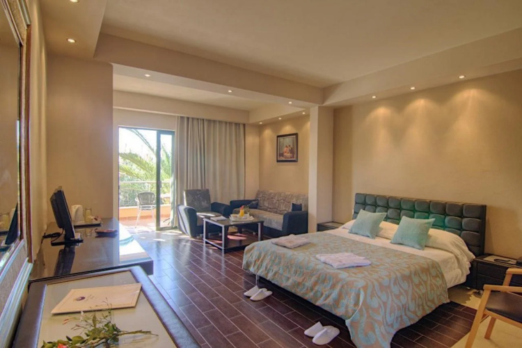 Solimar Aquamarine Resort